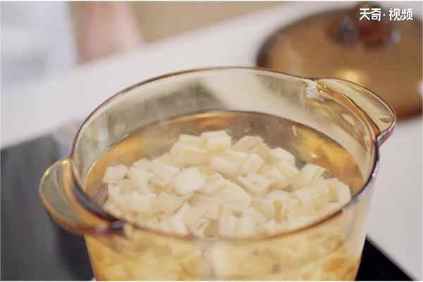 香辣藕丁的做法(香辣藕丁的做法家常)