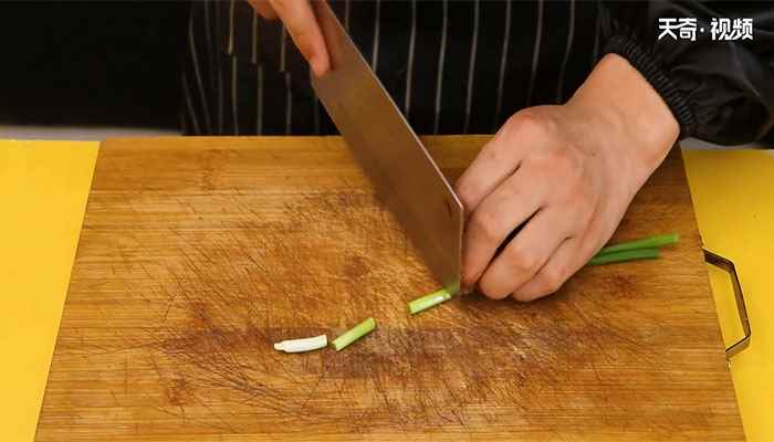 莲白回锅肉的做法(五花肉怎么做好吃)