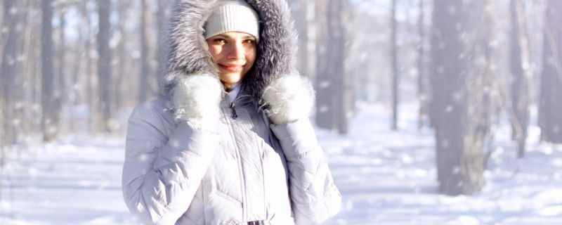 羽绒服收纳叠法(羽绒服的使用方法有哪些)