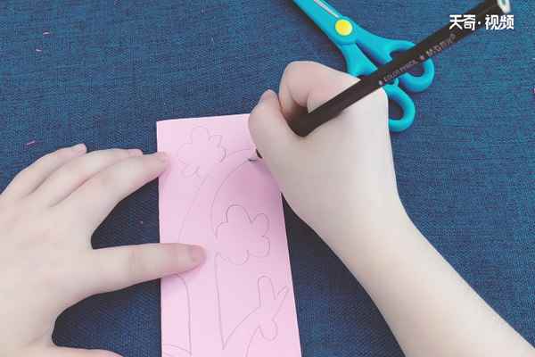 梅花剪纸(一张粉红色纸的制作方法)