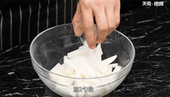 酱腌萝卜条的做法(小米辣切片怎么做好吃)