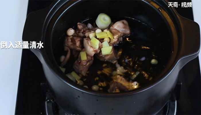 莲子炖鸡汤的做法(鸡肉怎么做最好吃)