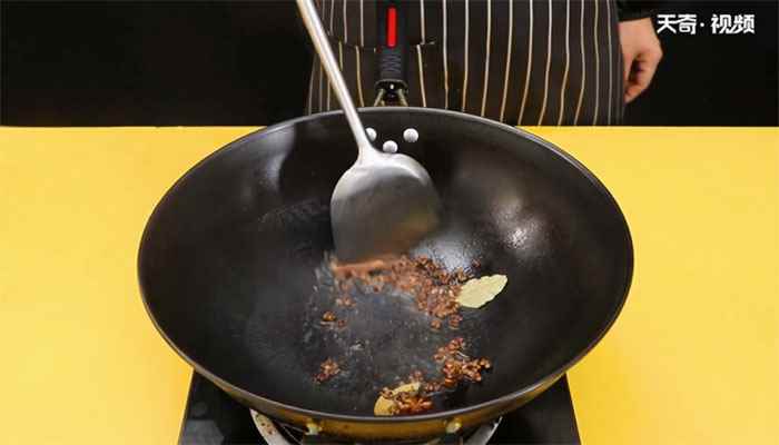 麻辣龙虾的做法(龙虾怎么做最好吃)