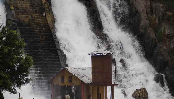 山洪暴发的暴的意思 山洪暴发的暴的意思是什么