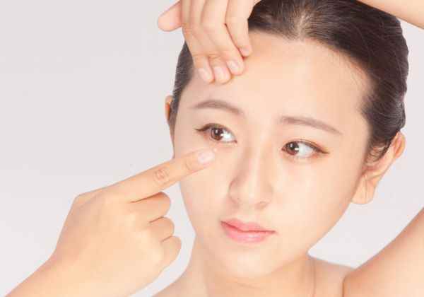 美瞳怎么戴(美瞳清理需要注意什么)