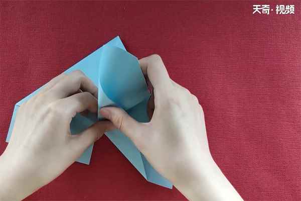 蝴蝶的折法(纸张翻过来怎么办怎么形成三角形)