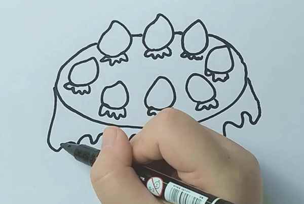 草莓奶油蛋糕简笔画(我们先画出蛋糕上的草莓)