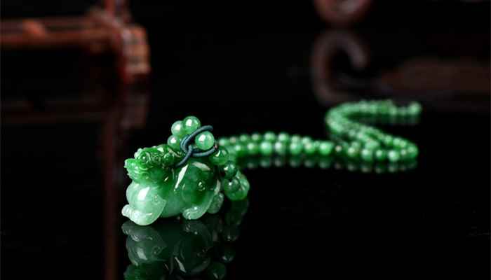 祖母绿和翡翠有什么区别(祖母绿属于宝石吗)