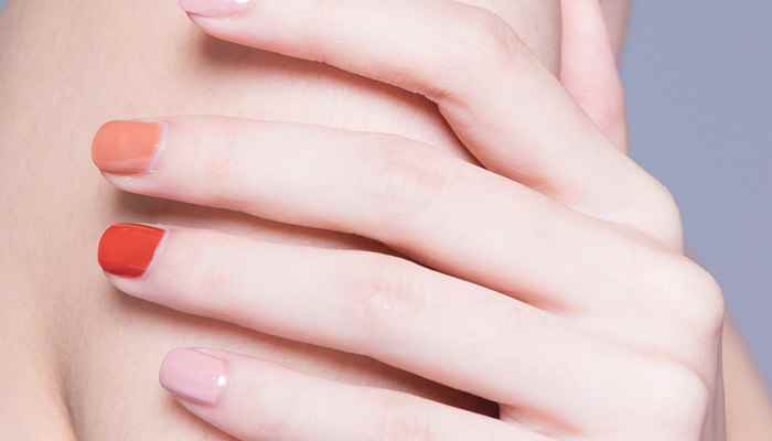 甲油胶没有烤灯怎样干(美甲胶的凝胶材料既用于指甲凝胶“强化”)