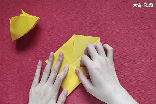 小皇冠怎么折(王冠小三角形怎么翻转)