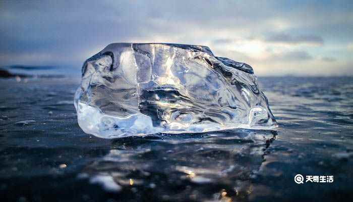 敲成玉磬穿林响忽作玻璃碎地声是什么修辞手法 敲成玉馨穿林响穿是什么意思