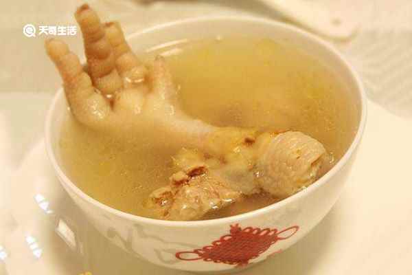 花旗参鸡汤的功效与作用(核心功效补血益气、提高免疫力、强健筋骨)