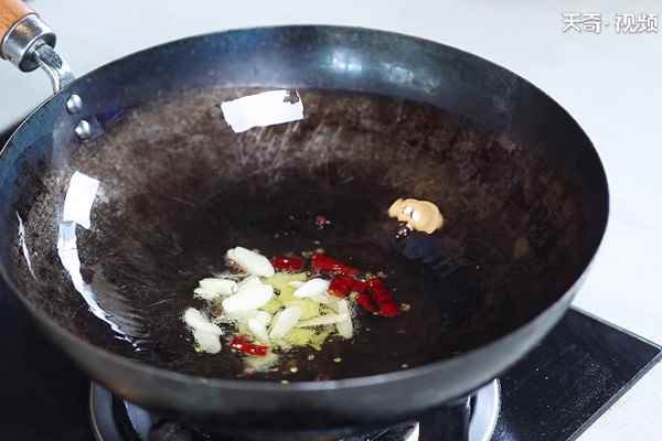 清炒包菜的家常做法大全(炒包菜最好吃的做法是什么)