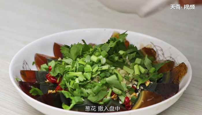 凉拌变蛋的做法(小米辣怎么做好吃)