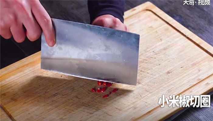 豆芽炒粉丝怎么做(青椒切丝怎么做好吃)