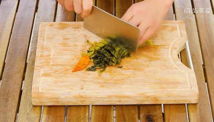 牛奶酸菜鱼的做法(小米辣切圈的做法)