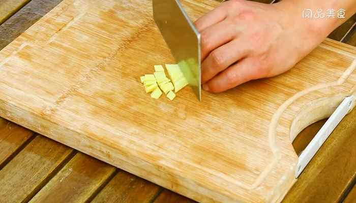 牛奶酸菜鱼的做法(小米辣切圈的做法)