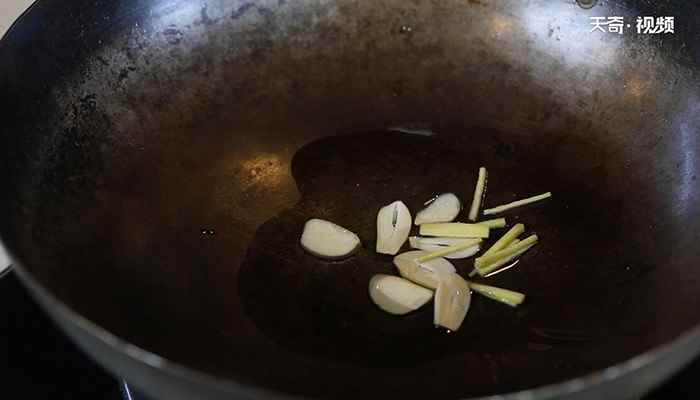 青椒炒鱼块的做法(草鱼怎么做好吃)