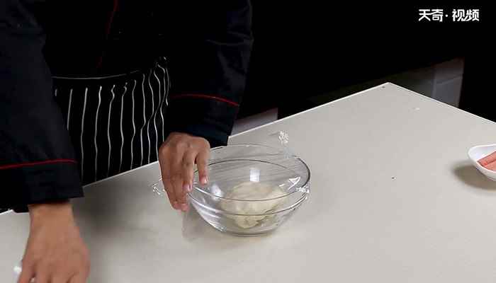 肠仔包怎么做(火腿肠的做法步骤有哪些)