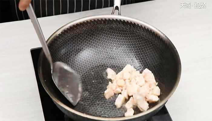 酱爆鸡丁的做法(鸡胸肉怎么做好吃)