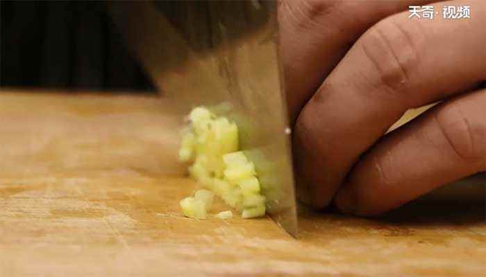 烧荷包鲫鱼的做法(鲫鱼怎么做最好吃)