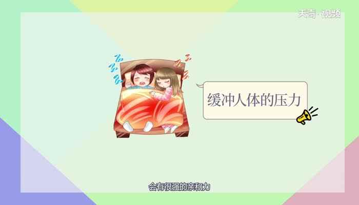 乳胶枕头的好处(乳胶枕头使用的是纯天然的乳胶加工所制成的)