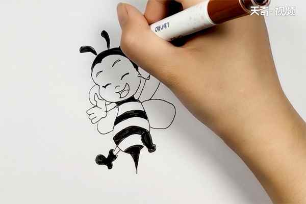 蜜蜂简笔画(蜜蜂的身体画上一些条纹做装饰)