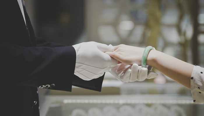 秀玉跟翡翠的区别(翡翠的瑕疵是严重的缺憾)