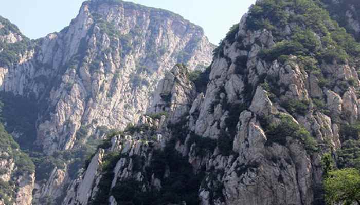 嵩山在哪(嵩山门票多少钱嵩山是由少林寺、嵩阳书院和中岳庙组成)