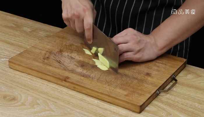 大蒜炒咸肉怎么做(大蒜叶怎么做好吃)