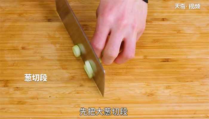 莲子炖鸡汤的做法(鸡肉怎么做最好吃)