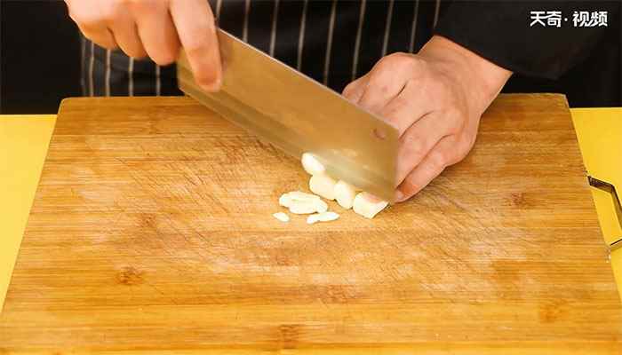 莲白回锅肉的做法(五花肉怎么做好吃)