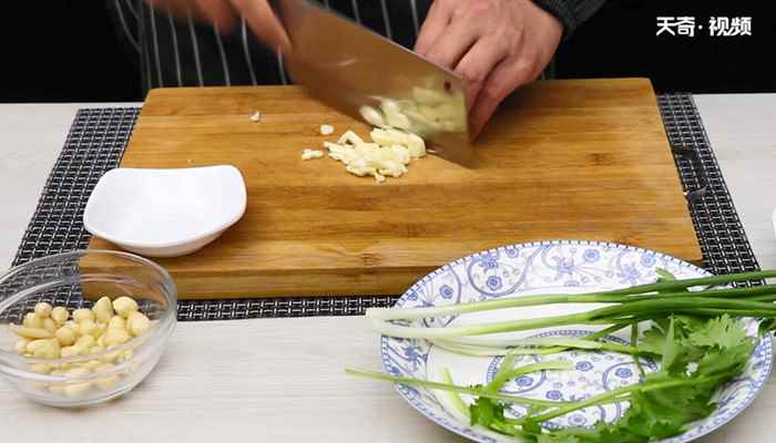 凉拌变蛋的做法(小米辣怎么做好吃)