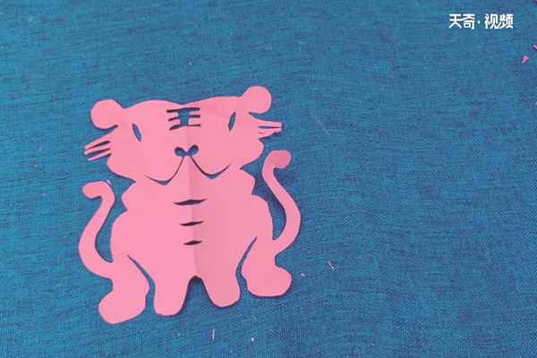 老虎剪纸怎么剪(如何剪一个老虎的大致形状)