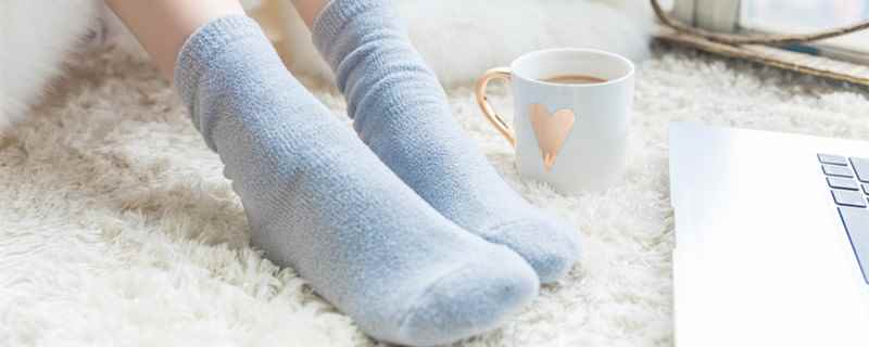 女生袜子有哪些种类(女生袜子有船袜、短袜、中筒袜、过膝袜、吊袜带、丝袜、泡泡袜、)