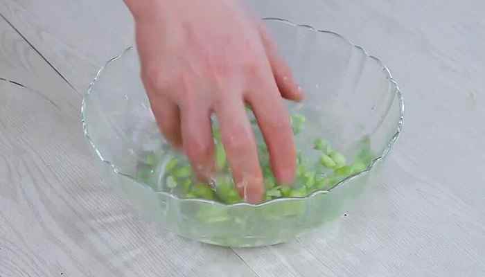 尖椒毛豆炒肉丝的做法 尖椒毛豆炒肉丝怎么做