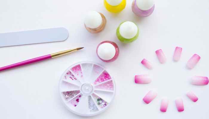 美甲钻石的粘法(美甲钻石有不同的粘贴方法)