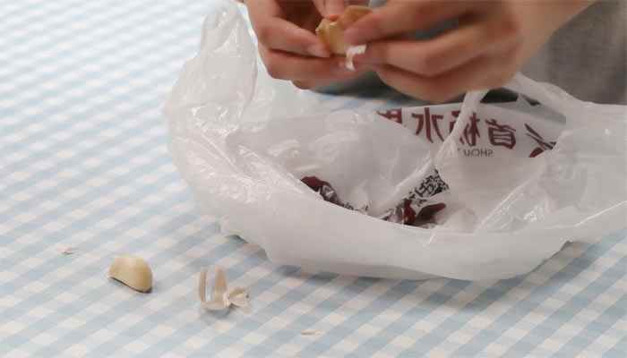 大蒜怎么剥皮(大蒜脱落怎么办)