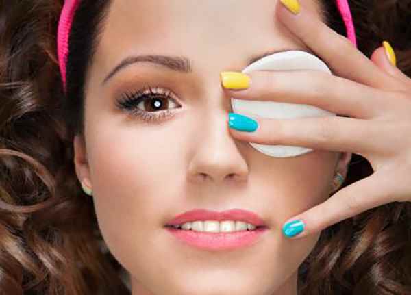 假睫毛的卸除方法(整个眼妆也可以被卸掉啦)