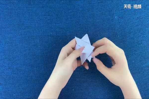 六角星怎么折(六角星小三角形怎么折出部件)