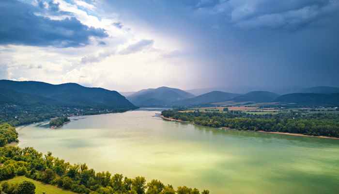 汩罗江中汩的读音(汩罗江中的汩读作:mì)