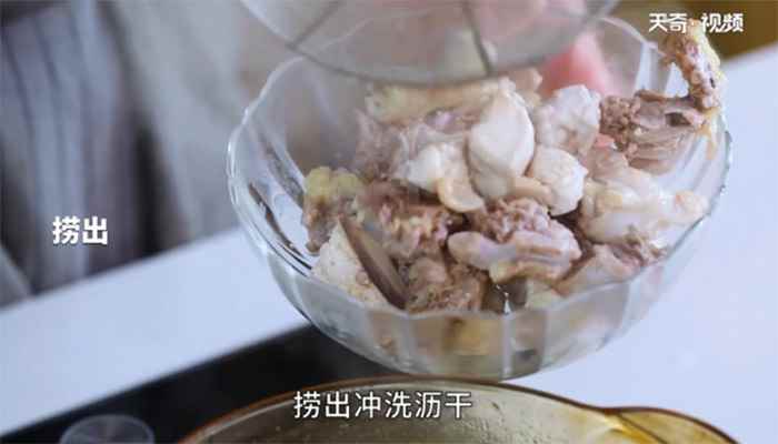 莲子炖鸡汤的做法(鸡肉怎么做最好吃)