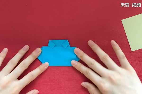 气球怎么折(一张彩纸上下对折怎么办)
