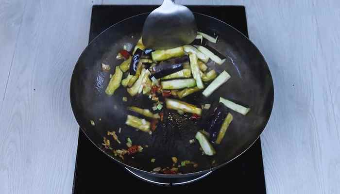 怪味茄子的做法(茄子200克干辣椒的做法步骤)
