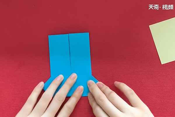 气球怎么折(一张彩纸上下对折怎么办)