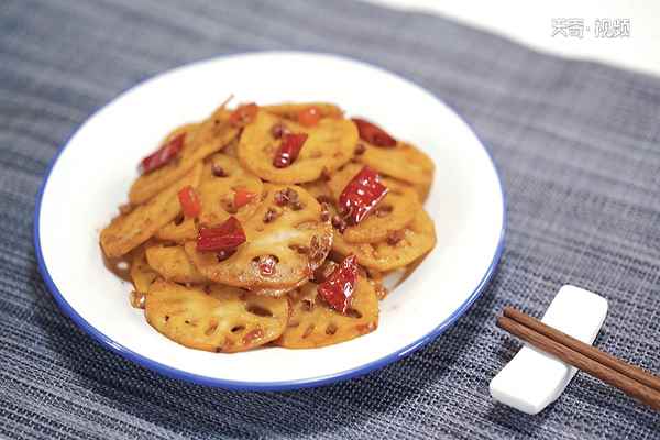 麻辣藕片的做法(莲藕300克、小米椒2个、干辣椒6个、花椒3克、蒜2瓣)