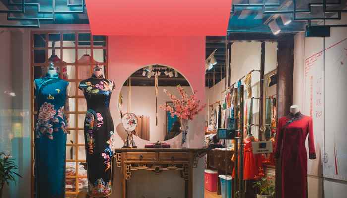 满族服饰特点(满族男女服饰的特点)