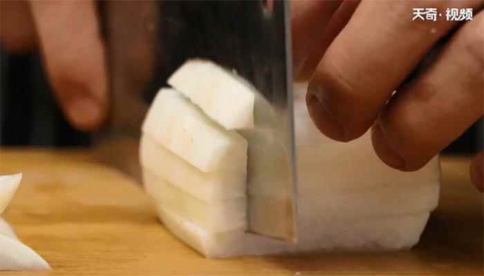 酱腌萝卜条的做法(小米辣切片怎么做好吃)