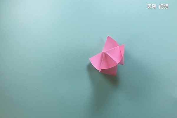 东南西北怎么折(东南西北折纸的背面是由4个漏斗组成)