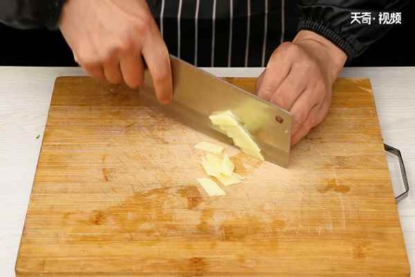 嫩炒猪肝的做法(猪肝怎么做最好吃)